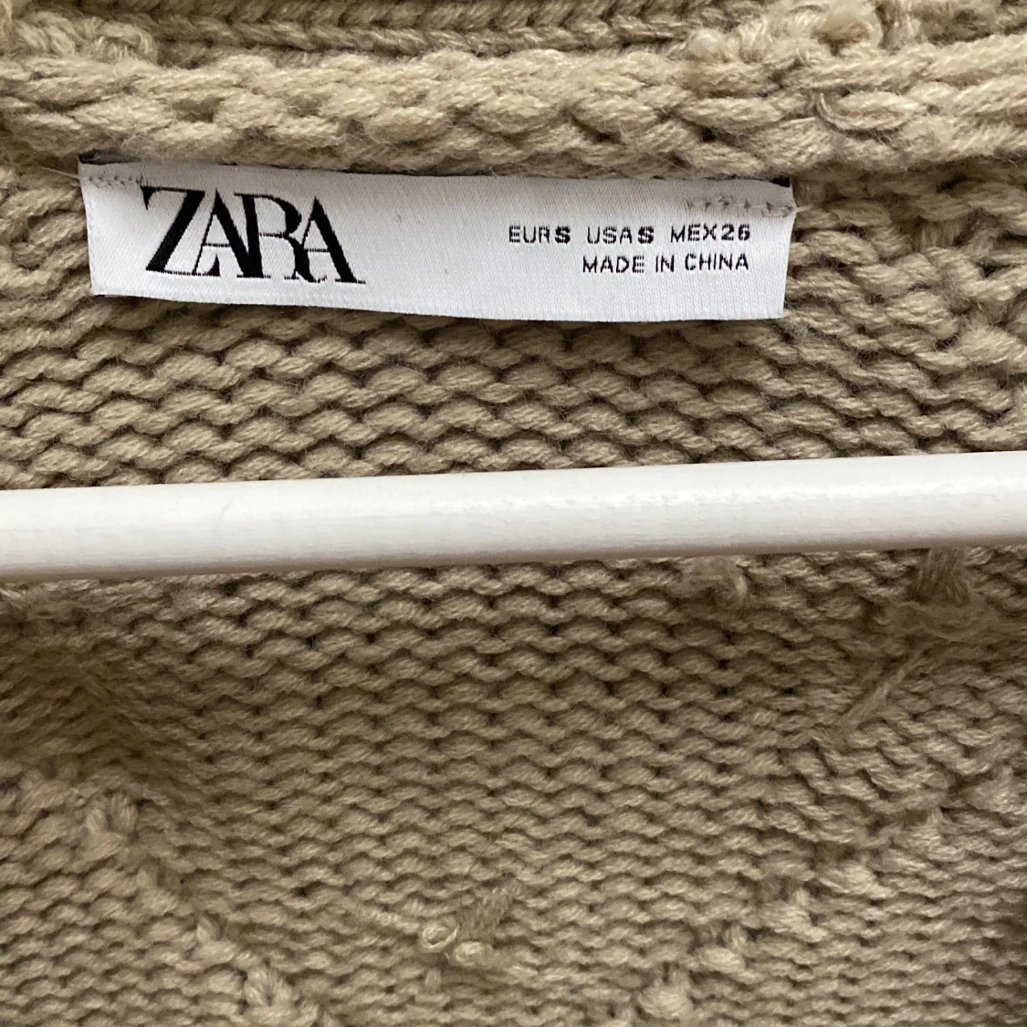 Beige stickad kofta från Zara - 1