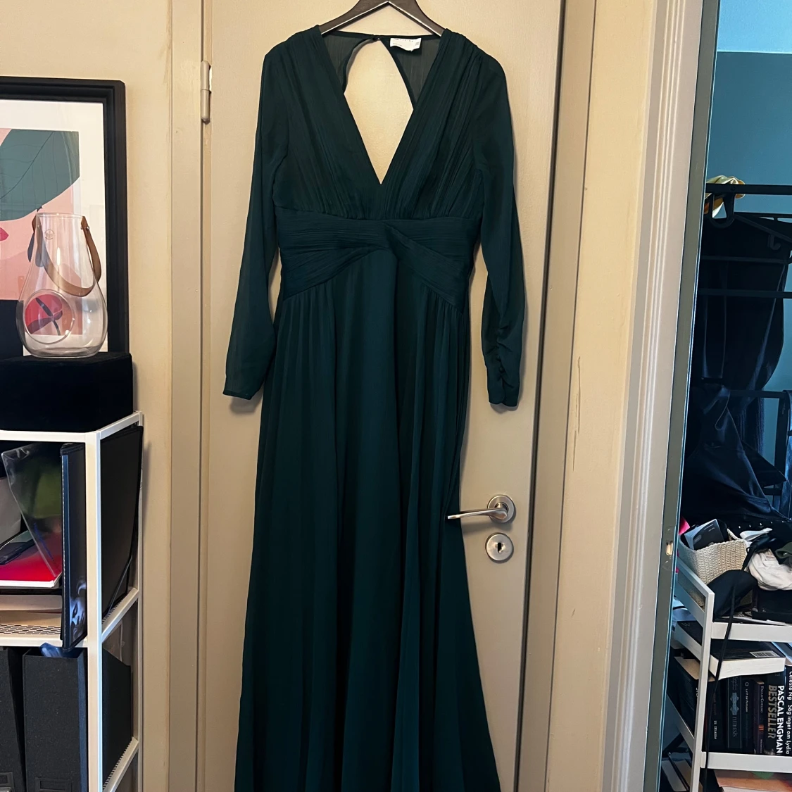 Mörkgrön långklänning från ASOS DESIGN