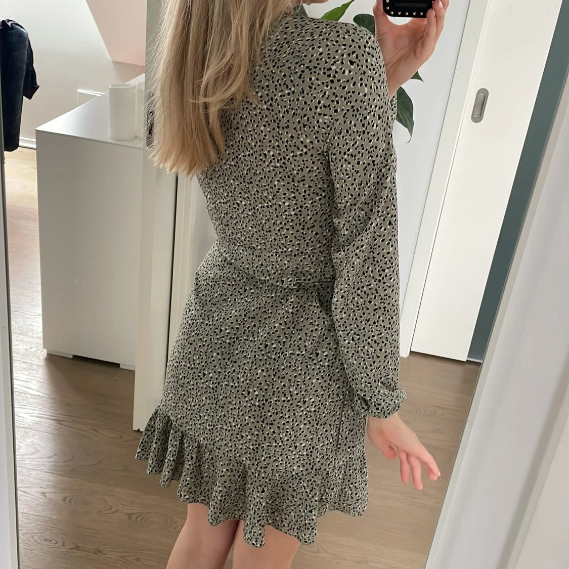 Grön omlottklänning med volang från ONLY - 2