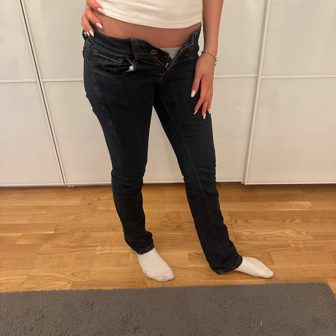 Mörkblå jeansbyxor från Fonarina