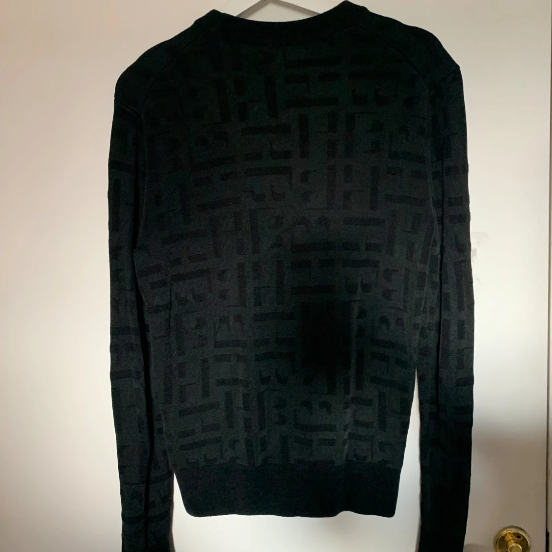 Svart mönstrad Hugo Boss. Monogram - 1