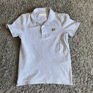 Piké - Tja! Säljer en skit fet piké från lyle n scott. Nu inför sommaren vill alla ha feta kläder så varför inte? Om ni har frågor så hör av er 