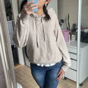 Gap hoodie - Säljer denna superfina stickade hoodien från gap pga att den tyvärr ej kommer till användning💗 (bilderna är lånade men de är den tröjan som är på bilden, de är från hon jag köpte den av)😇