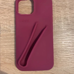 Rhode skal - Rhode skal för iphone 13, säljer då jag köpt en ny mobil:(🩷