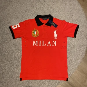 Ralph lauren pike - Säljer nu min sprillans nya pike då den var för liten, perfekt skick as perfekt till sommaren och lite unik design. Kom med nått pris 