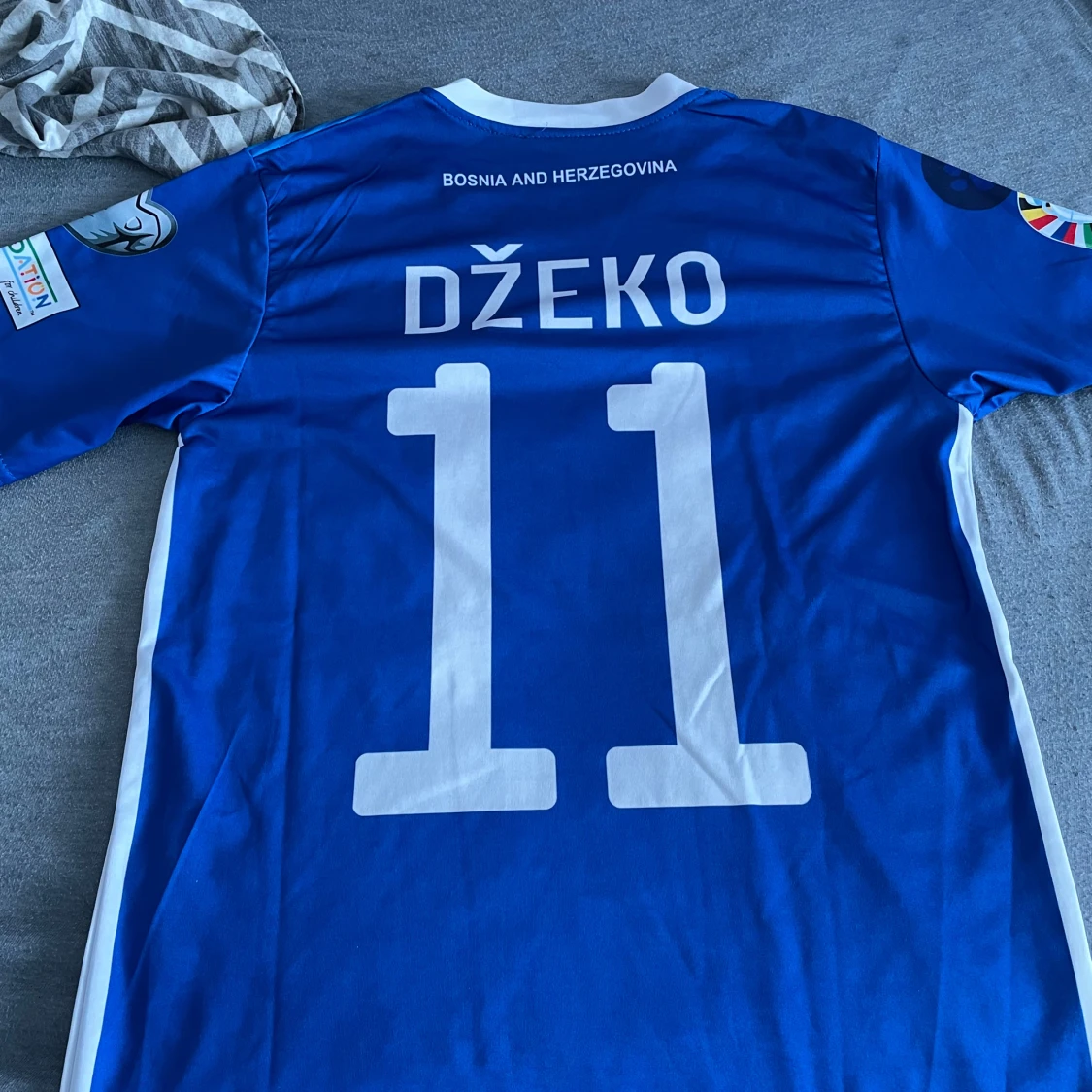 Blå Bosnien och Hercegovina fotbollströja med nummer 11 - 1