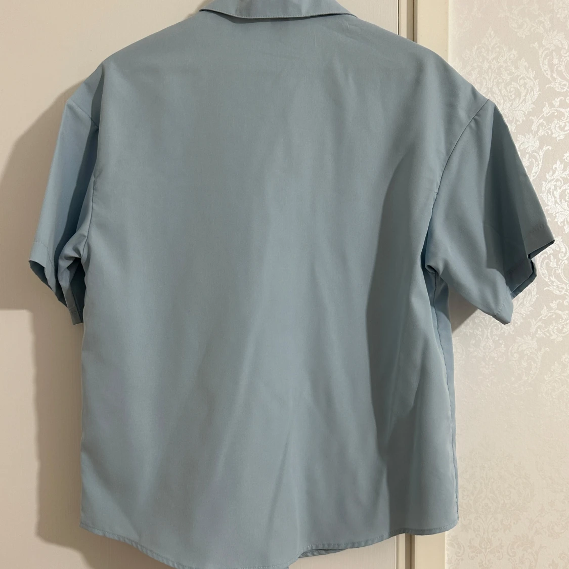 Ljusblå kortärmad skjorta från SHEIN - 1