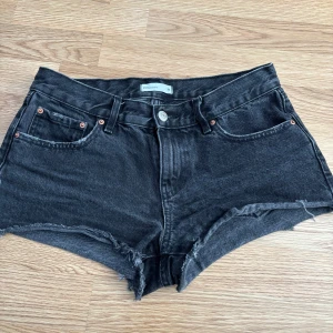 Lågmidjade shorts - Lågmidjade jeansshorts som inte passar mig längre!