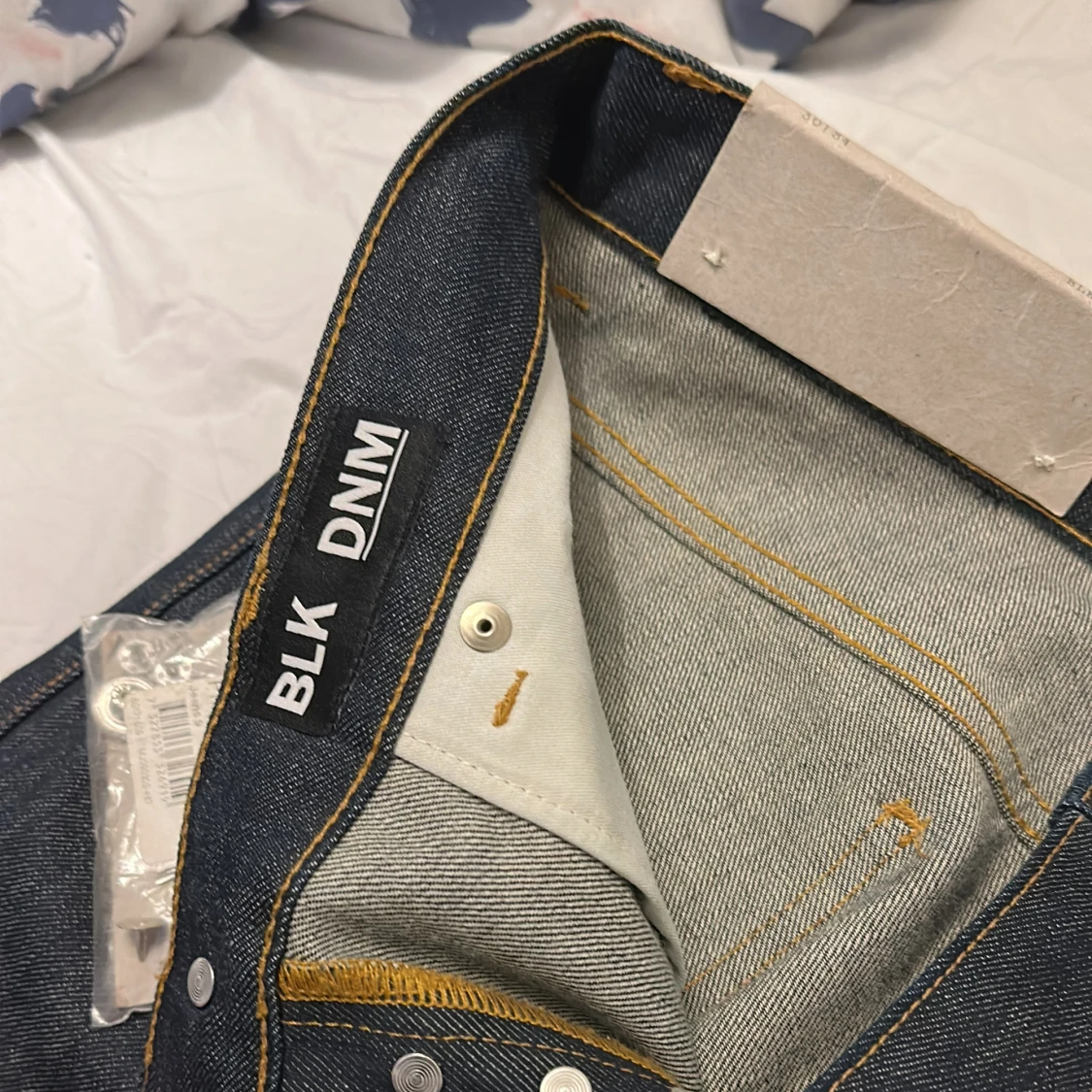 Mörkblå jeans från BLK DNM NYC - 2