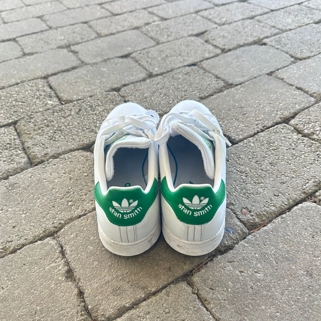 Adidas Stan Smith vita sneakers med gröna detaljer - 1