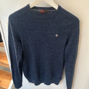 Blå merinoulltröja från Morris - Säljer en tröja från Morris i 100% merinoull. 9/10 skick knappt använd. Hör av dig vid frågor!!