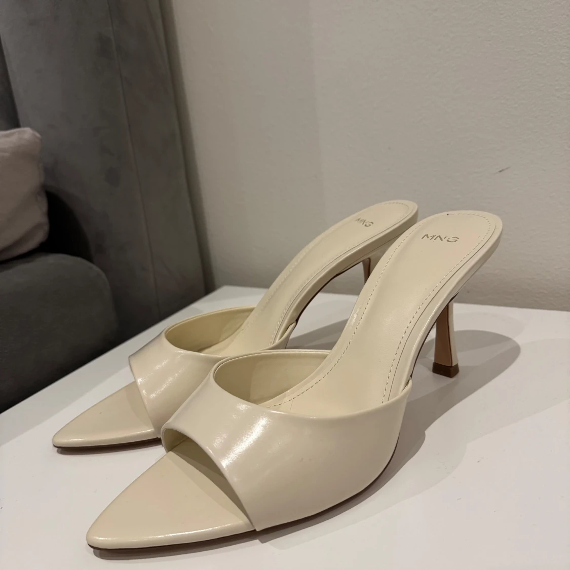 Beige klackade sandaler från Mango (MNG) - 3