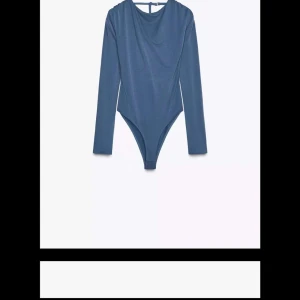 Slutsålt set från Zara - Säljer detta slutsålda set från Zara, aldrig använt och har prislapparna kvar. 