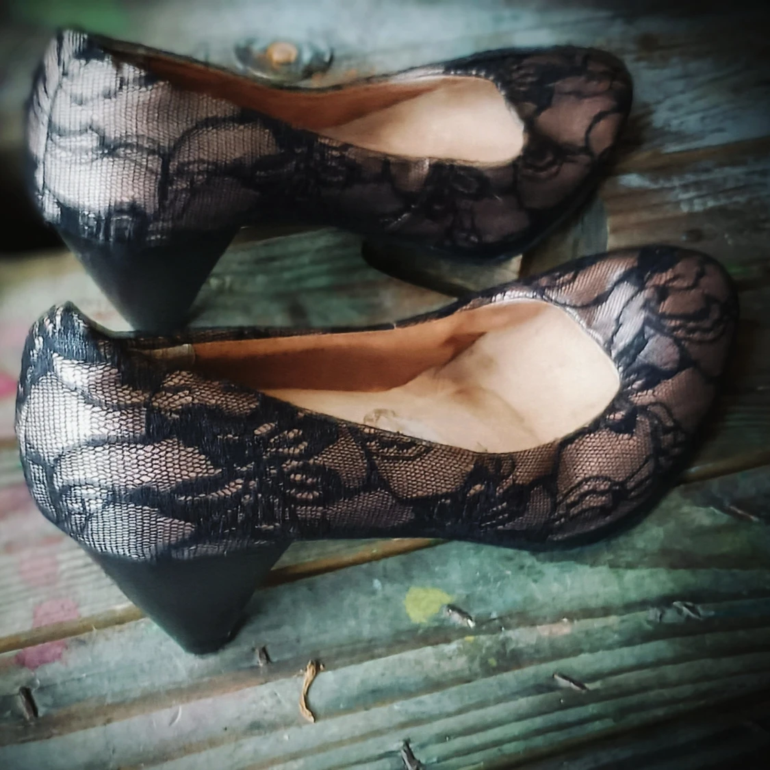 Svarta spetsklädda pumps - 1