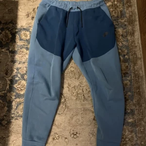 Nike tech fleece  - Säljer mina Nike tech fleece byxor för att jag inte har använt dom mycket