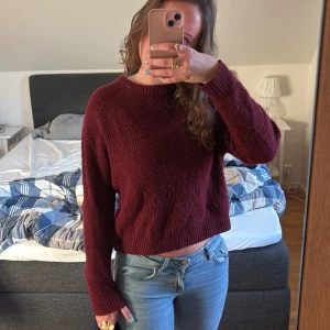 Stickad tröja - Superfin stickad tröja i vinröd💘💘