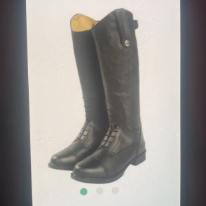 Ridstövlar  - Hej, jag vill sälja mina ridstövlar som är för små för mig de är storlek 37 på dem.