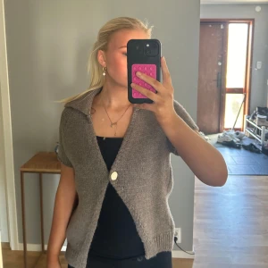 kortärmad kofta zara - populär kofta från zara💞 egentligen strl. m men sitter som xs/s