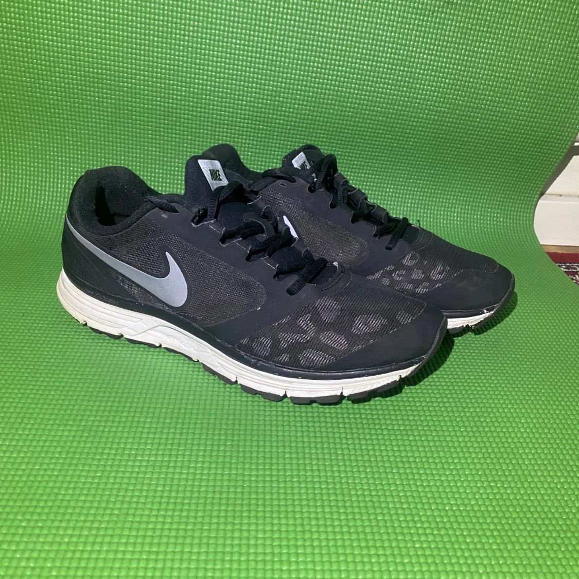  Nike sneakers  - 1