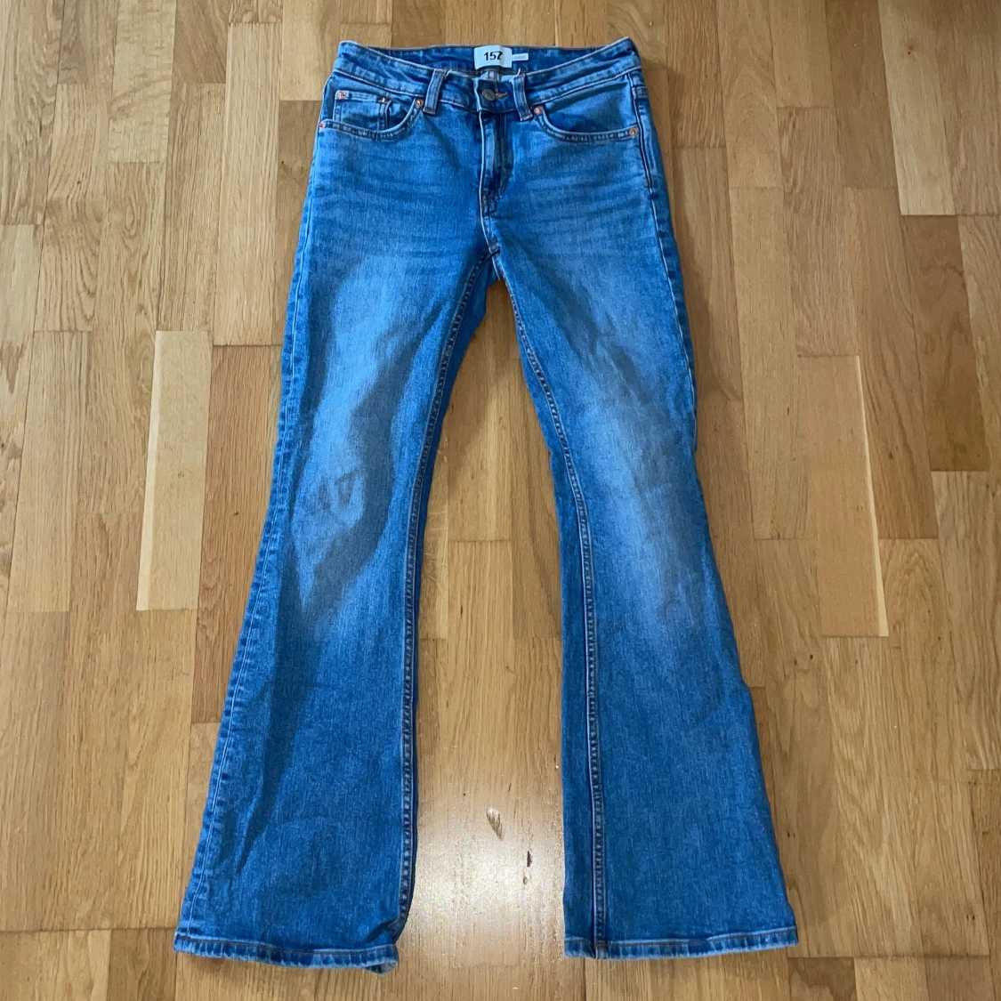 Blå bootcut jeans från 157, XS