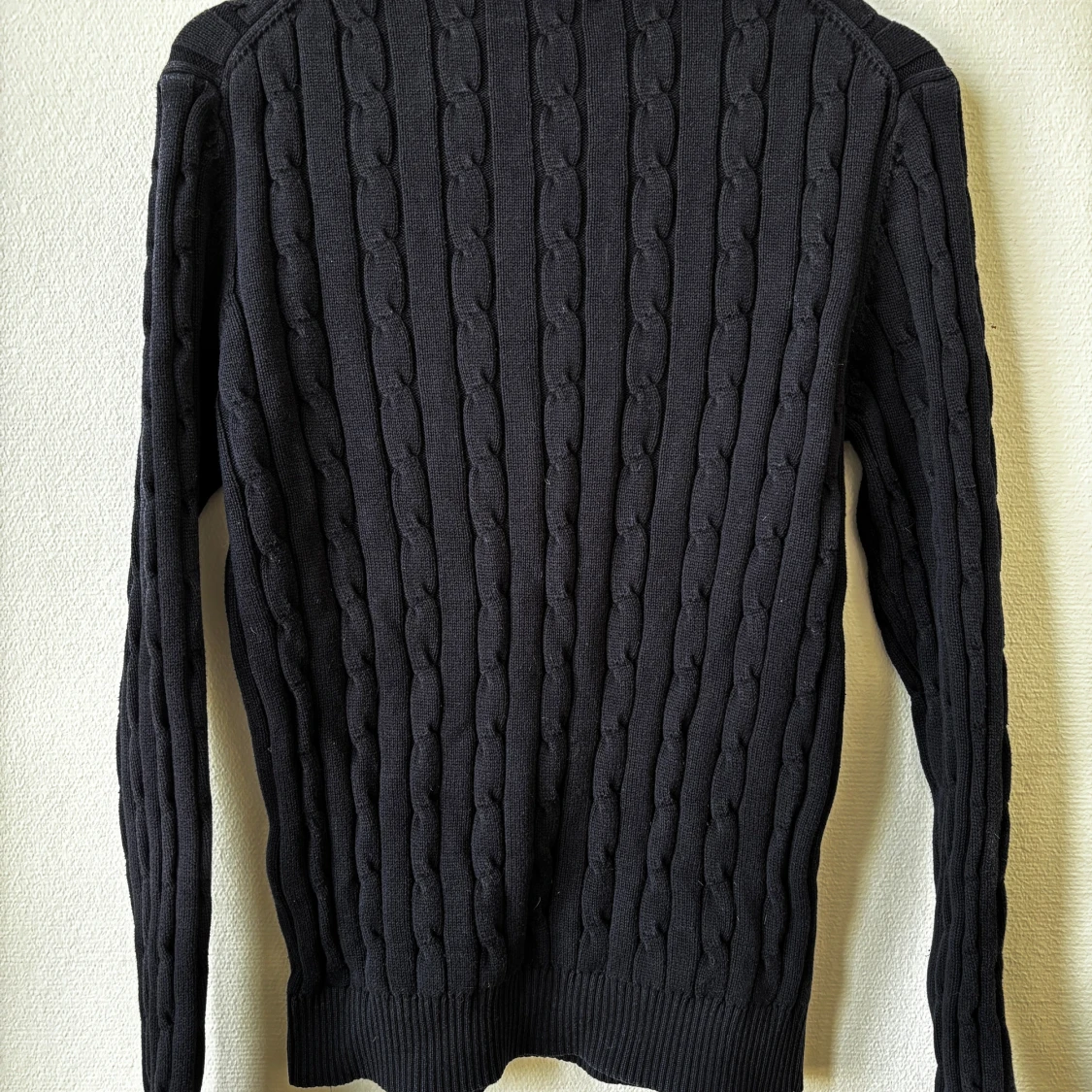 Mörkblå kabelstickad tröja från GANT - 1