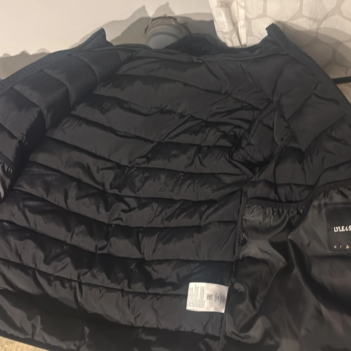 Svart pufferjacka från Lyle & Scott - 2