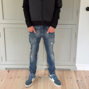 G-STAR Jeans - Riktigt feta jeans ifrån G-STAR. Slim fit med slitningar. Storlek: 29/32 ✅ Fint Skick ✅