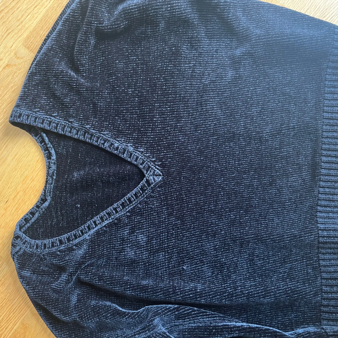 Svart chenille-tröja från Bik Bok - 2