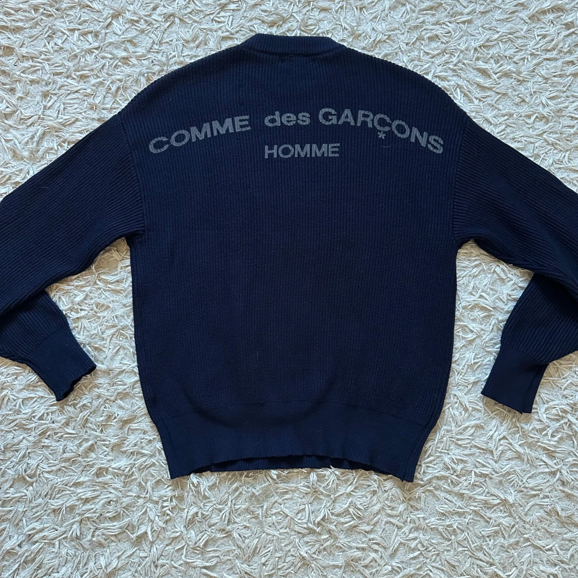 Mörkblå stickad tröja Comme des Garçons