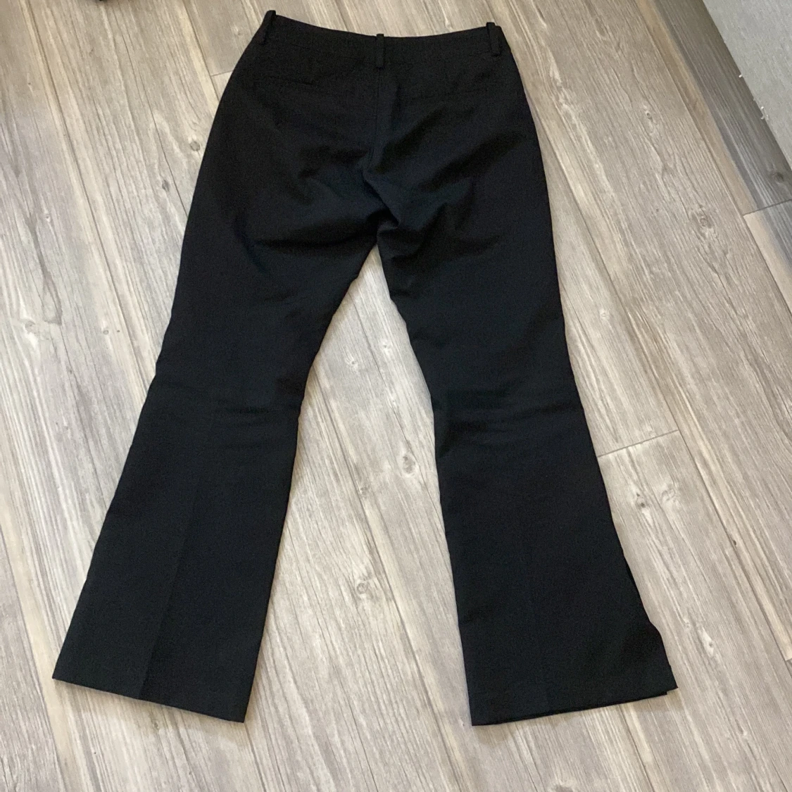 Svarta kostymbyxor med slits från BikBok - 1