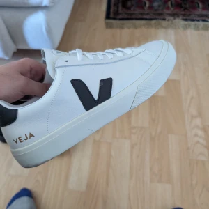 Veja sneakers - Använda två gånger. Dessa är ej OG, därav priset.