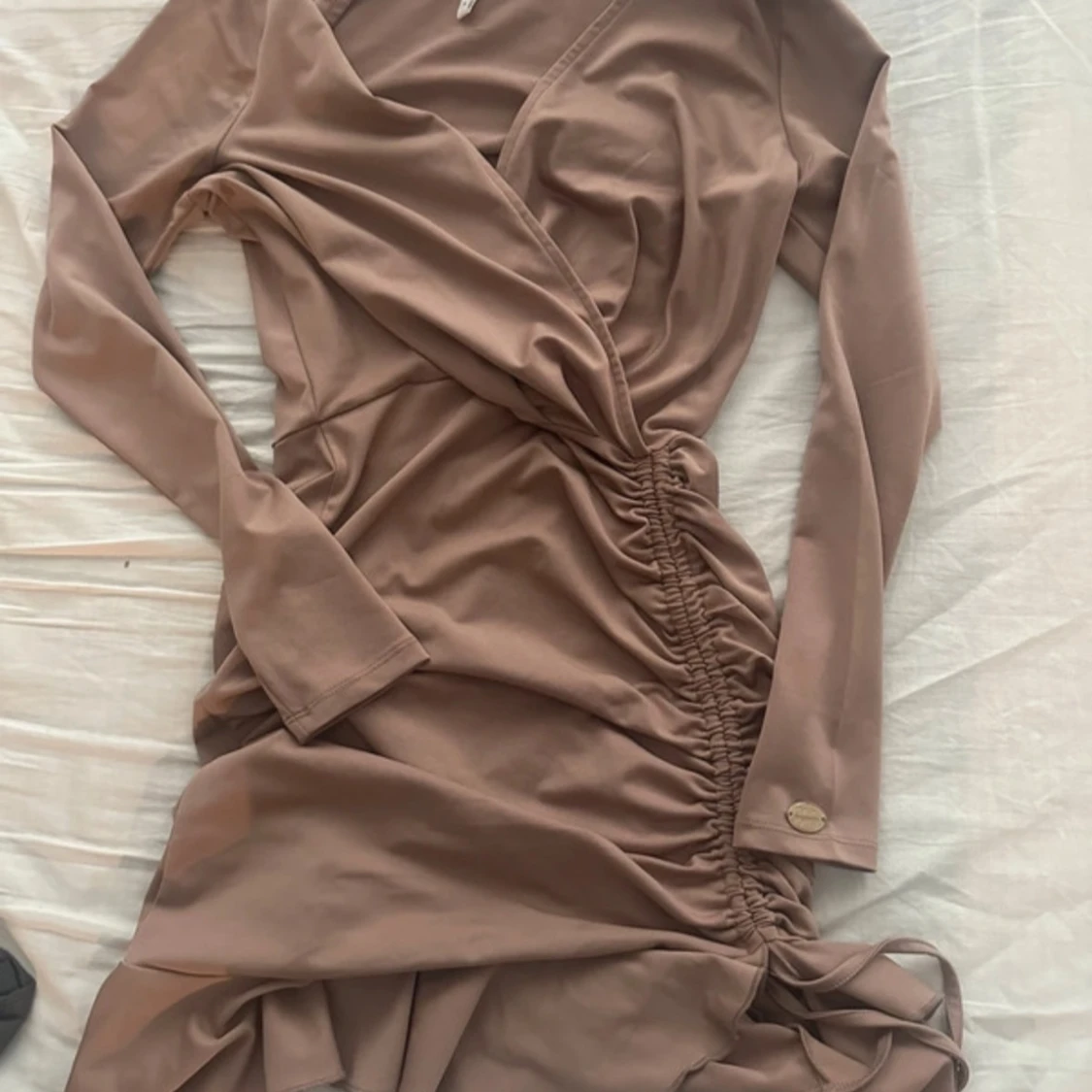 Beige omlottklänning från Chiara Forti