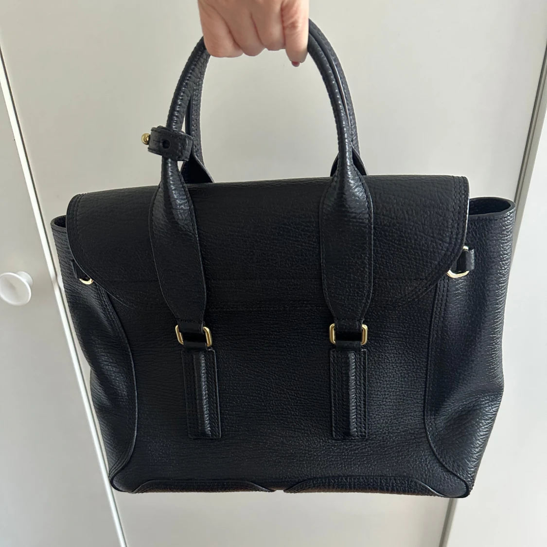 Svart väska från 3.1 Phillip Lim - 2