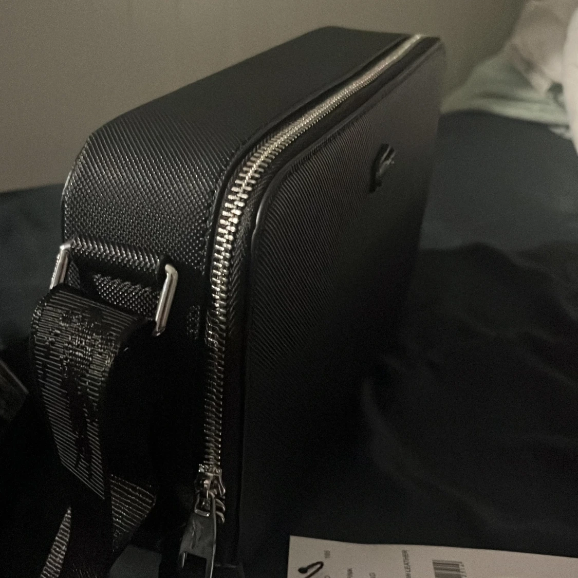 Svart axelväska från Lacoste - 1