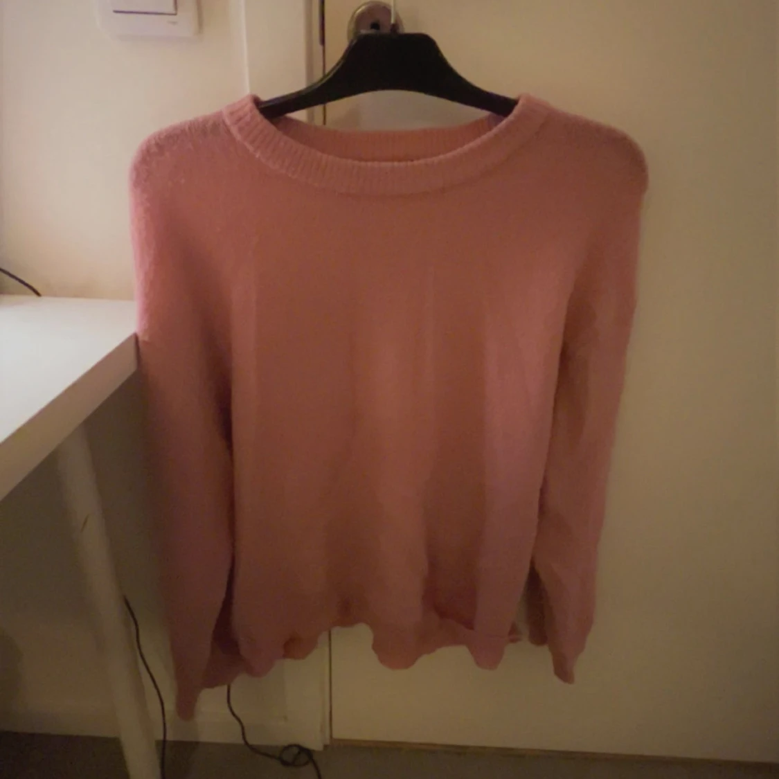 Rosa stickad tröja med rund hals - 1