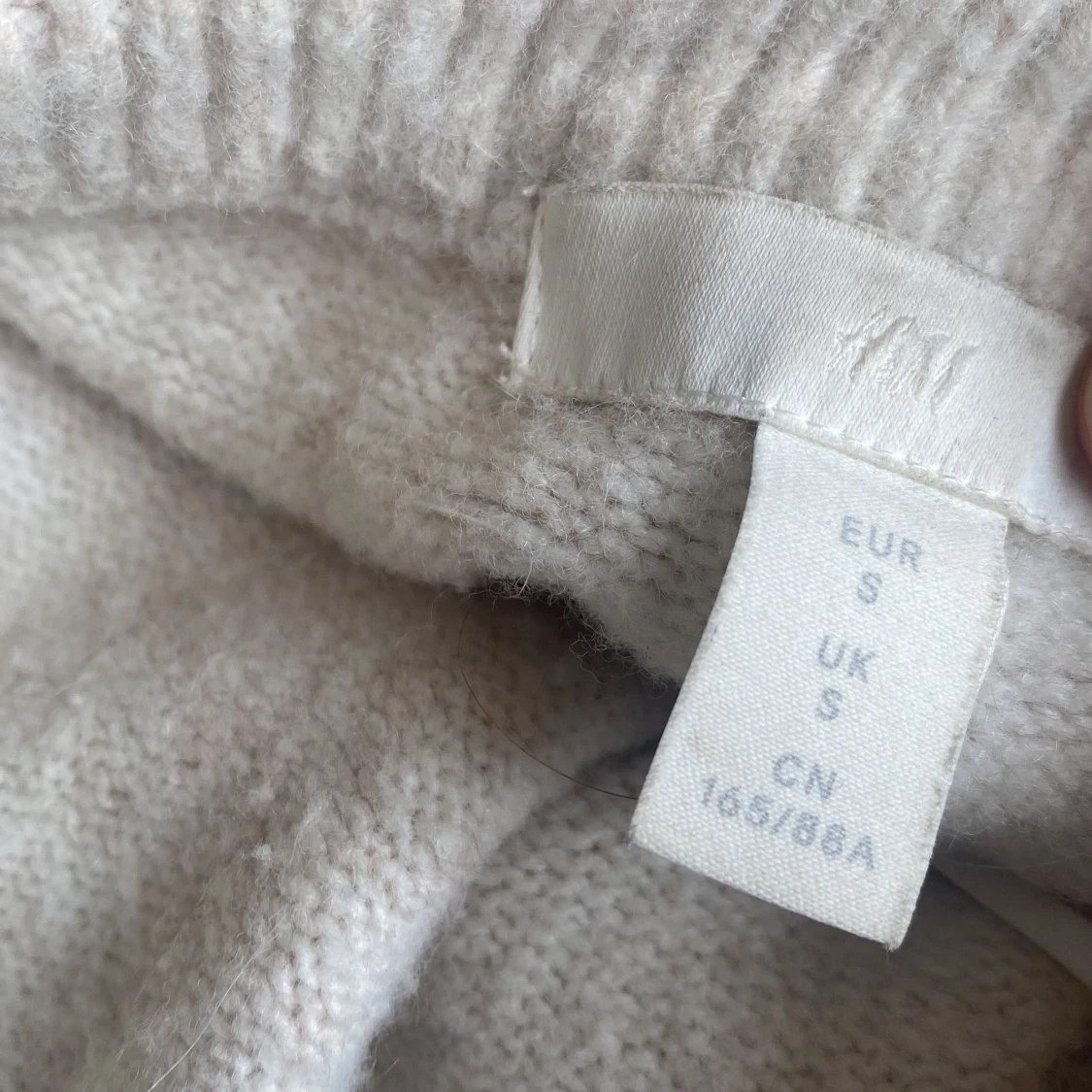 Beige stickad tröja från H&M - 2