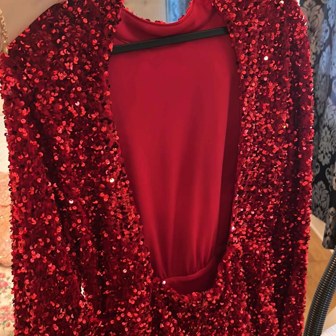 Röd paljettklänning från Nelly - 2