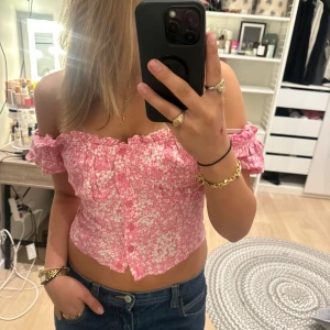 Rosa blommig croppad blus - Gulligt blus! 💓💓💕
