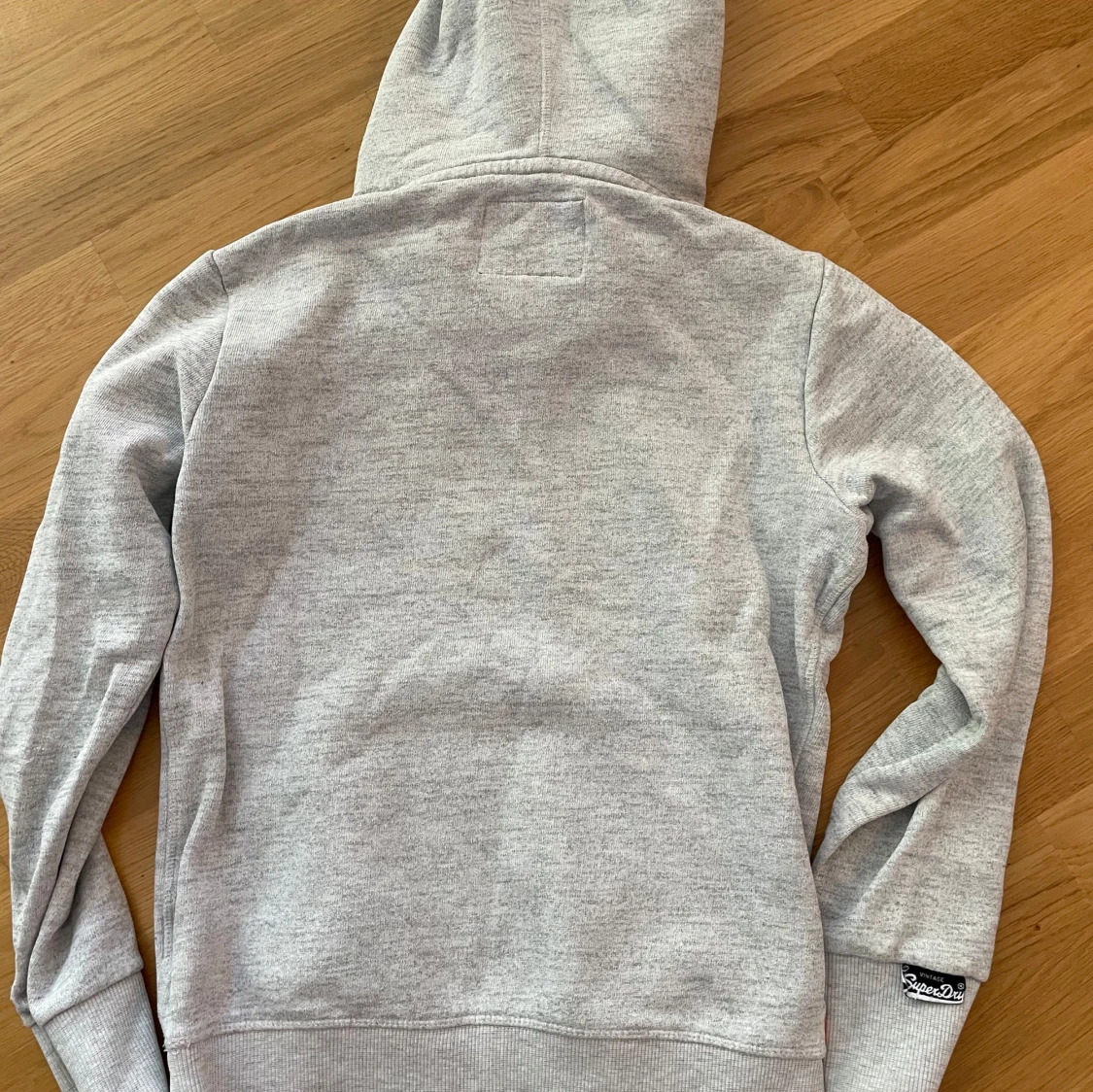 Grå hoodie från Superdry XS - 2
