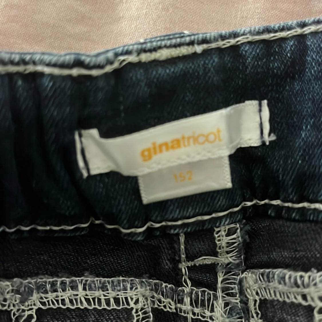 Mörkblåa bootcut jeans💕 - 3