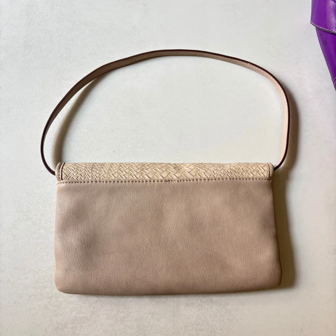 Beige axelväska från Esprit i skinn - 1