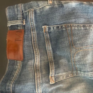 Tiger of Sweden jeans  - Nypris 1500kr. As snygga trendiga OG Tiger of Sweden. jeans tillverkade i Italien. Perfekt för dig som gillar stilrena och tidlösa jeans. 32/32