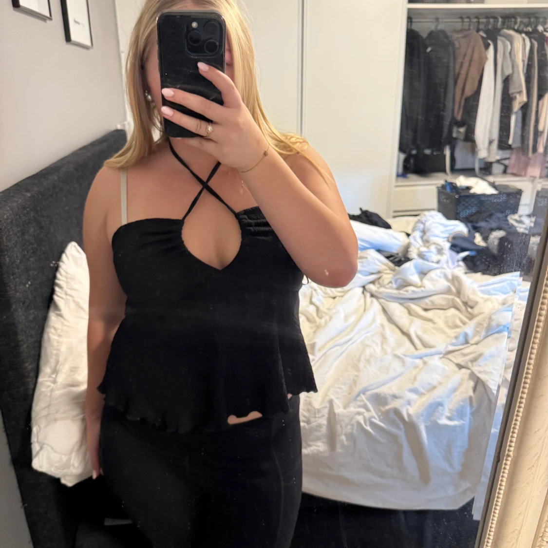 Svart croppad linnetopp med knyt - 1