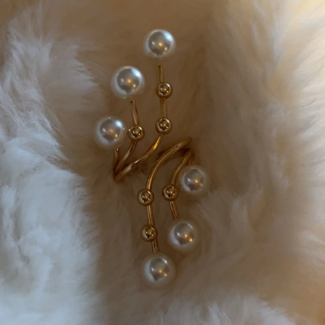 Guldig statement ring med pärlor - 2