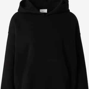 Hoodie från ginatricot  - Svart hoodie från ginatricot, kommer ej till användning. Perfekt till hösten.