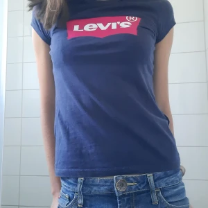Barntröja Levi's - Skriv för frågor!