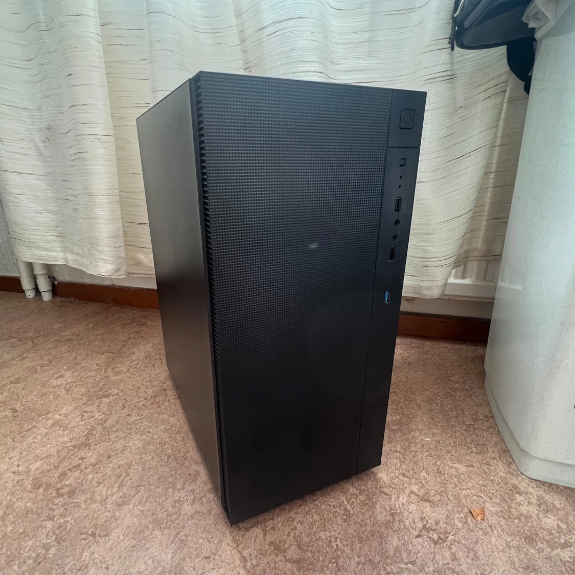 Nybyggd gamingdator (GTX 1660 Ti+i5-9400F) - 2