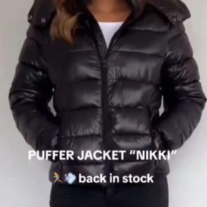 Säljer min lager 157 jacka  - Den är marinblå och har inga defekter alls