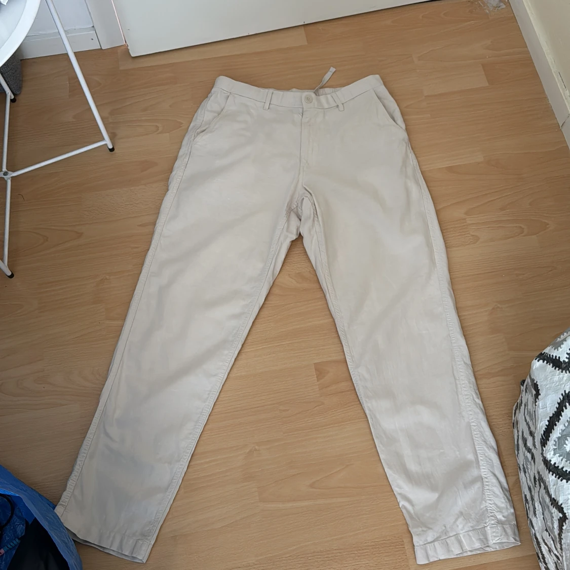 Beige linnebyxor från Uniqlo, storlek M