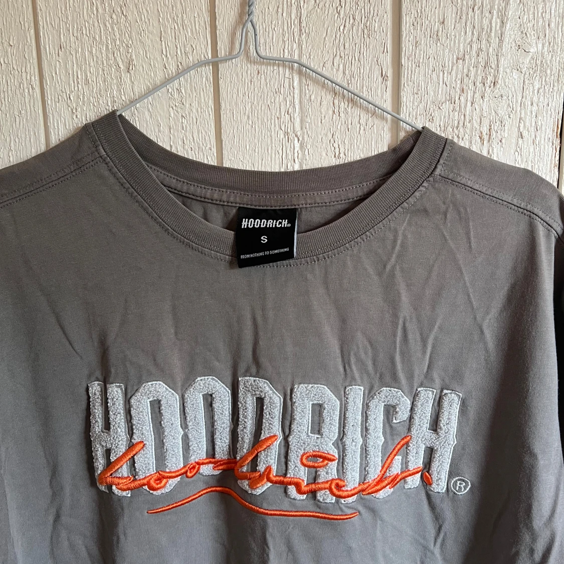 Grå T-shirt från Hoodrich - 1